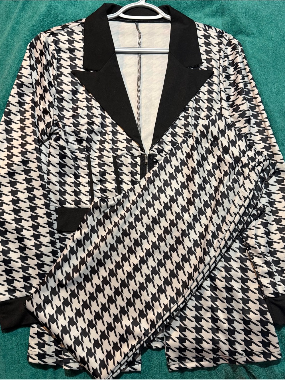 Black & White Women's 2 apiece Pants Suit